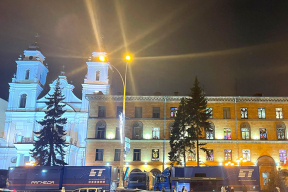 Фотофакт. Рождественский сочельник в центре Минска: костел, БТ, тихари