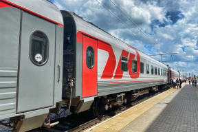 Конвейер репрессий. Беларуску с ребенком сняли с поезда Калининград — Адлер — в телефоне нашли «экстремистскую группу». Житель Светлогорска, который приехал из Польши, нашелся в СИЗО